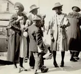 Walker Evans, Family on Sidewalk, Florida, 1941, Gelatin silver print