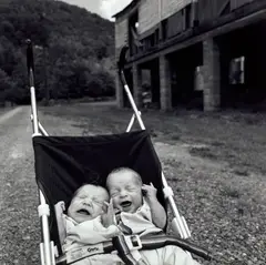 Mary Ellen Mark, Crying Twins, Middlesboro, Kentucky, 1988, Gelatin silver print