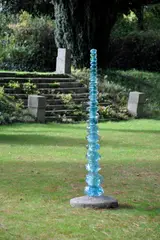 Killian Schurmann, Frozen Fountain, Blown glass on a granite plinth