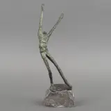 Jits Bakker, figuur met uitgestrekte armen, bronze