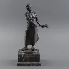 Franz Iffland, smid met hamer, patinated bronze