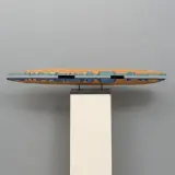 Martine Kramer, abstracte deels blauwgeschilderd houten sculptuur