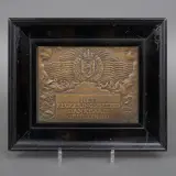 bronzen plaquette: 'Het regeeringsbeleid dankbaar gehuldigd by Johannes Cornelis Wienecke, bronze plaque: 'Government policy gratefully honored', sold Jul 2026