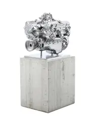 Sylvie Fleury, 283 Chevy, sculpture en bronze chromé et socle en béton