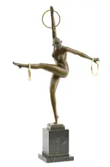 Georges Duvernet, Tanečnica s kruhmi, neskoršia edícia, bronz, mramorový podstavec