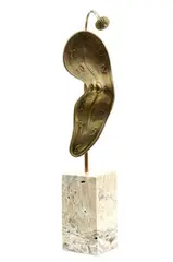 Salvator Dali, Montre mollet, 1981, bronz, mramorový podstavec