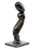 Constantin Brancusi, Schúlená, neskoršia edícia, bronz, mramorový podstavec