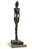 Stojaca žena by Alberto Giacometti, neskoršia edícia okolo 1960, bronz, mramorový podstavec, sold Jun 2009