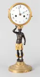 Zeldzame Empire Mooren pendule ca, negeroïde man, Brons gepatineerd figuur met vuurvergulde bronzen rok, wijzerplaat gesigneerd "Le Nephueus Par