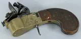 geweer by Zeldzame vroeg 19e eeuwse tondeldoos & pistool ca, 1800 van brons met gravering en originele houten kolf 13cm, sold Apr 2015
