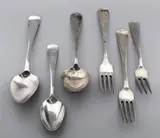 6 vorken by Zilv. bestek & 6 lepels, Zilveren bestek Haags lofje, deels voorzien van gravure, bestaande uit 6 lepels en 6 vorken, sold Jan 2015