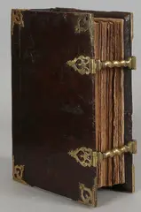 Pieter Keur, Statenbijbel, Met origineel lederen band en bronzen beslag (met gravures) 36x12x25cm