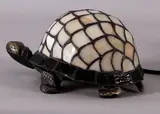 schildpad by Tiffany stijl lampje in de vorm van een schildpad, Onderstel brons gepatineerd 21e eeuw 10x20x13cm, sold Jan 2012