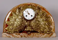 Marmeren klok, pauw, 1900, Zeldzame marmeren Jugendstil pendule met pauw om de wijzerplaat ca