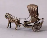 Zilv. miniatuur, paard en wagen, Zilveren miniatuur van een koets met paard, Hollands 835/000 ca.26gr