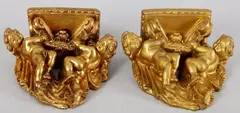 engelen by 2 Wandconsoles, Twee oude barok wandconsoles met putto 20e eeuw van gegoten gips met goudverf 16x17x8cm, sold Jul 2011