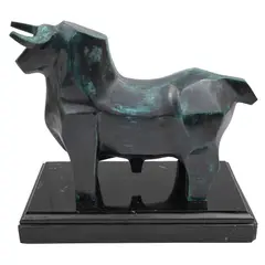 Heriberto Juárez, Toro cubista, Escultura en bronce 1 / 10 en base de mármol