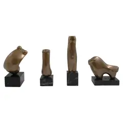 Sergio Castillo, A) Sin título, Escultura en bronce 14 / 150 en base de mármol
