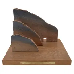 Jan Hendrix, Invitación al paisaje, 1985, Escultura en barro cocido policromado en base de madera
