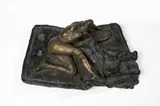 Darío Morales, Mujer desnuda tumbada sobre un colchón, 1986, Bronce. Ejemplar 1 de 8