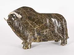 Nuveeya Ipellie, Untitled - Proud Muskox, green stone and bone carving