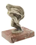 Bolesław Biegas, Kobieta z woalem, 1920 r., 1920, brąz srebrzony, marmur