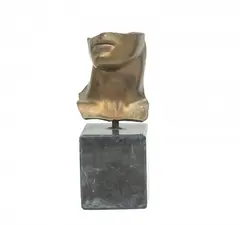 Portrait d'homme (Portret mężczyzny) by Igor Mitoraj, brąz patynowany, sold Jun 2025
