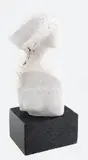 Kornel Arciszewski, O poranku, 2019, 2019, trawertyn, czarny granit