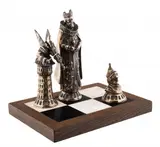 Tomasz Sętowski, Gambit, brąz, podstawa drewniana z płytkami ceramicznymi, 29