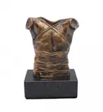Pancerz (Cuirasse II), 1986 by Igor Mitoraj, 1986, brąz patynowany, sold Dec 2021