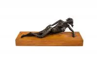 L.W. Burry, Akt leżący, metal (brąz?), cokół z drewna dębowego, 11