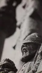Zdzisław Beksiński, Rzeźba-głowa asyryjska, fotografia czarno-biała, brom, papier fotograficzny