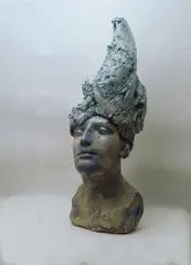 Mariusz Dydo, Kapłan z cyklu "Fantomy", 2017, 2017, ceramika szkliwiona kilkoma rodzajami szkliwa, wcierana farba naszkliwna