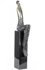 Michał Kubiak, Akt siedzący, 2017, 2017, brąz patynowany, granit