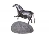 Magda Schreiber, Zwierzęta z Lascaux: Konik Chiński, 2014, 2014, brąz, podstawa kamienna