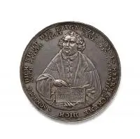 Sebastian Dadler, Medal upamiętniający stulecie wydania ?Confessio Augustana?, 1630 r., 1630, Na awersie: popiersie Marcina Lutra z otwartą biblią w rękach, na kartach której napis: VERBUM/ DOMINI/MANET/IN AETE/RNUM/1630, wokół napis: SCHEME DICH NICHT DES ZEUGNISZES MEINES HERRN SCHEME DICH,