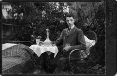 J. Goller, Vanitas, 1900, dobová ateliérová fotografia