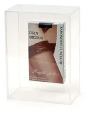 Pavla Sceranková, Samodržné pančušky Cindy Sherman, 2004, kartón, digitálna tlač, pančušky, plexisklo