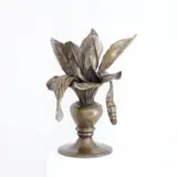 Shany van den Berg, My Vase Het Begin Groei I (My Vase has Started to Grow I), 2024, bronze