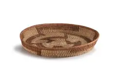 Nduva Kakura, Modern Mbukushu tray, 1984, Hyphaene petersiana palm for wrapping over the core and Cocculus hirsutus vine for the inner core with 'Running Ostrich' design