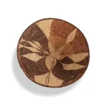 Orapeleng Mphenyemang, Large Yei carrying and winnowing coiled basket, 1989, Hyphaene petersiana palm for binding material and Cocculus hirsutus vine for the inner core with 'Abstract, with elements of Knees of the Tortoise' design
