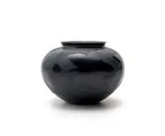Ian Garrett, Small vessel with incised floral decoration, 2007, burnished earthenware