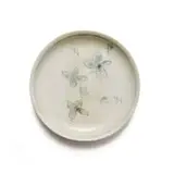 Esias Bosch, Circular dish with flower motifs, painted and glazed ceramic
