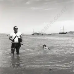 Ans Westra, Arrival New Settlers - Petone Beach