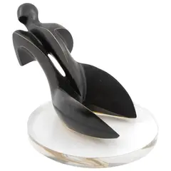 Yvonne Domenge, Mujer de turra baja II, Escultura en bronce II / XXX en base de acrílico