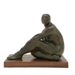 Desnudo Femenino, SIGLO XX, Bronce, patinado en color verde, con base de madera