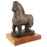 Oliverio Martínez, Untitled, Escultura en bronce en base de madera