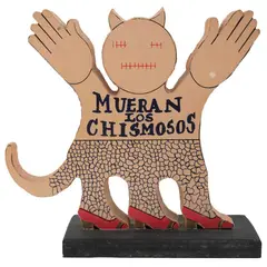 Pedro Friedeberg, Mueran los chismosos, Escultura en madera policromada
