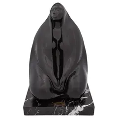 Jorge Luis Cuevas, Untitled, Escultura en mármol en base de mármol