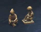 Gerda Thune Andersen, Siddende pige, Bronse